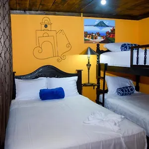 Iñaky's Place Y Restaurante Antigua